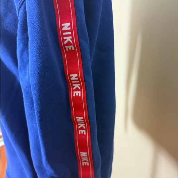 Nike Center Logo Crewneck Sweatshirt - Picture 2 of 4